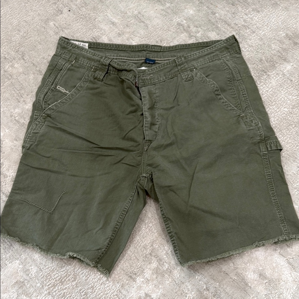 Ralph Lauren Green Cargo Shorts with Classic Fit
